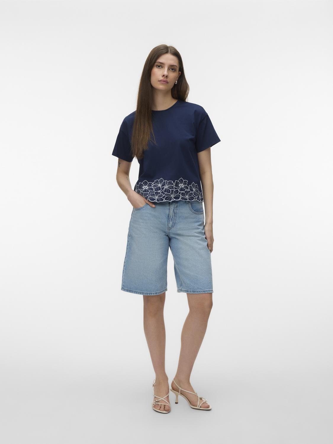 model_shot-front_full